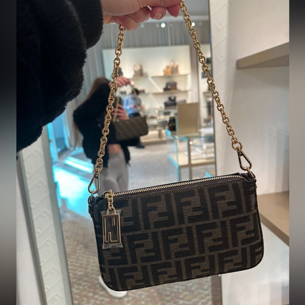 100% AUTHENTIC Fendi purse - Picture 12 of 17
